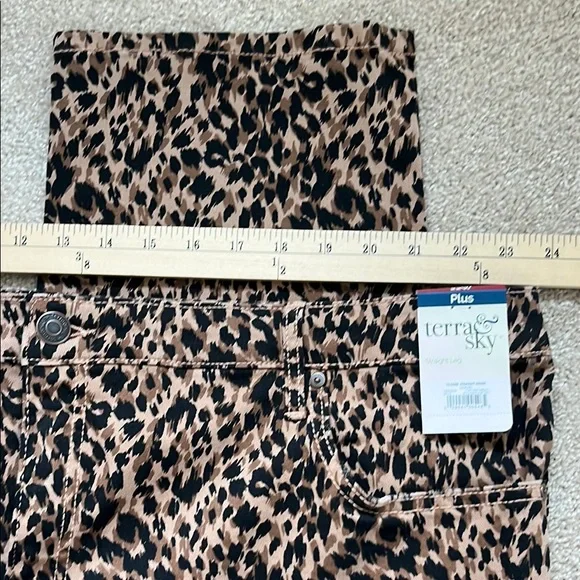 Terra & Sky Stretch Denim Animal Print Pants NWT Plus 22W - Picture 8 of 10